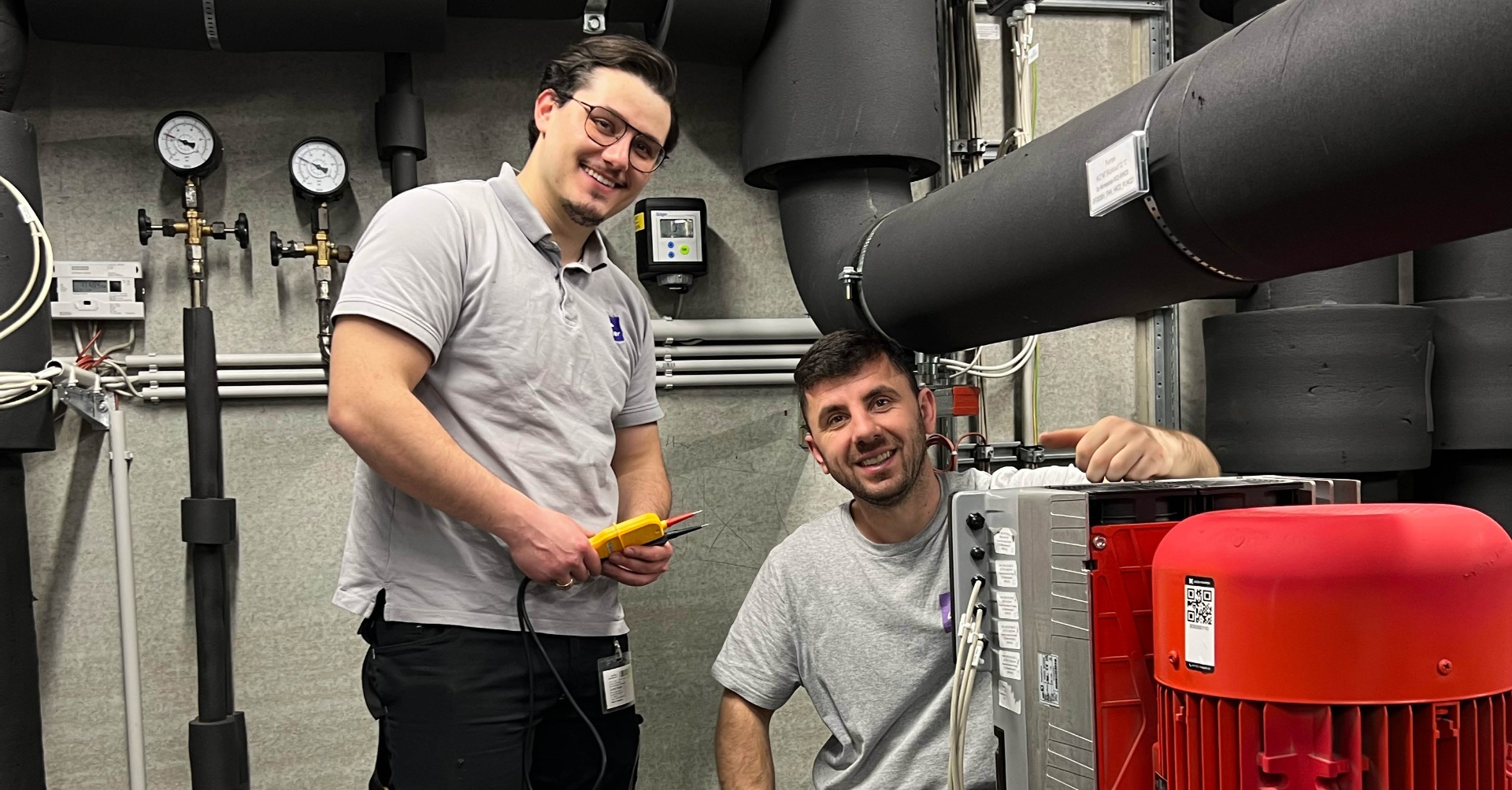 LEGER Servicetechniker bei der Wartung